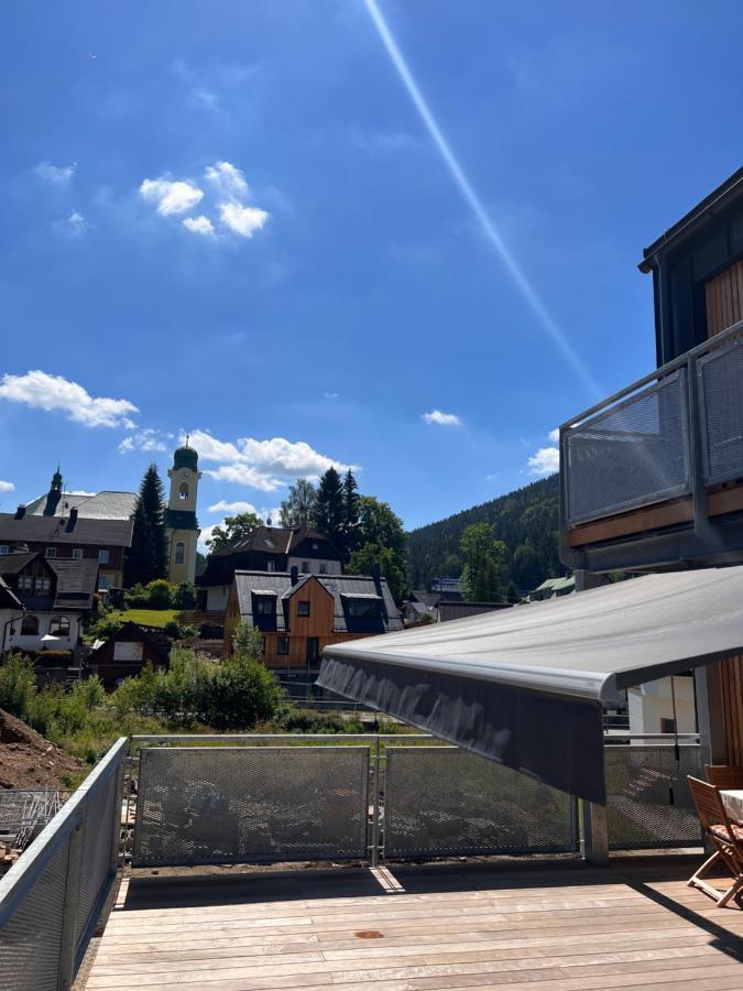 Luxusni Apartman Grand V Centru Harrachova Se Soukromou Mega Terasou, S Privatnim Parkovanim Zdarma, S Moznosti Dobijeni Wallbox Ev A Vyhledem Na Harrachovsky Kostelicek Exterior foto