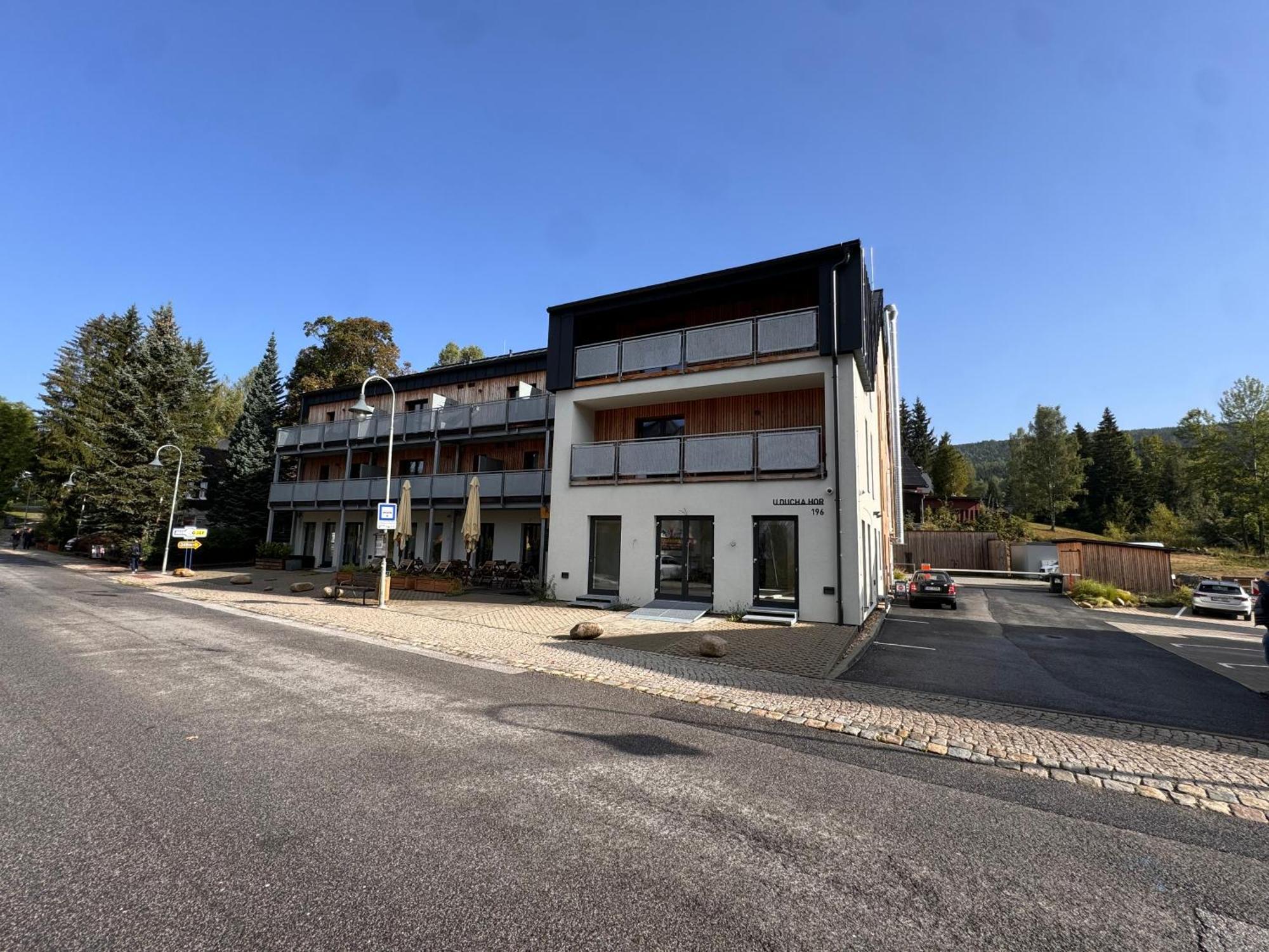 Luxusni Apartman Grand V Centru Harrachova Se Soukromou Mega Terasou, S Privatnim Parkovanim Zdarma, S Moznosti Dobijeni Wallbox Ev A Vyhledem Na Harrachovsky Kostelicek Exterior foto